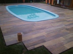 Piso de Madeira para Piscina